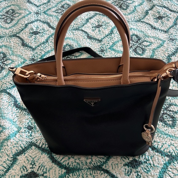 Guess black satchel crossbody - CLEANING OUT MY CLOSET - Picture 4 of 8